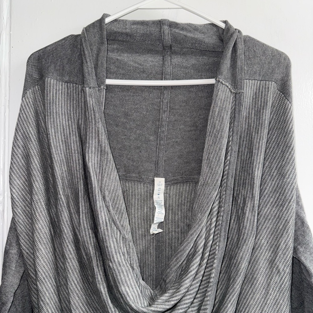 Lululemon latest Iconic Sweater exclusive Wrap size 6 - Picture 4 of 12